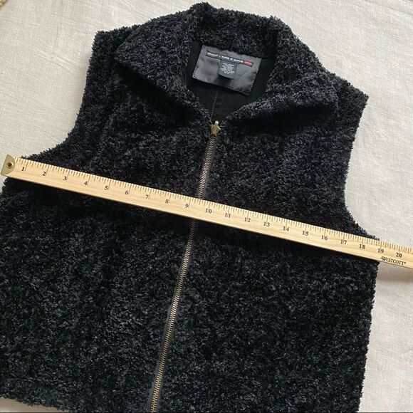 NWOT 100% Genuine Leather Reversible Sherpa Vest - Picture 5 of 8